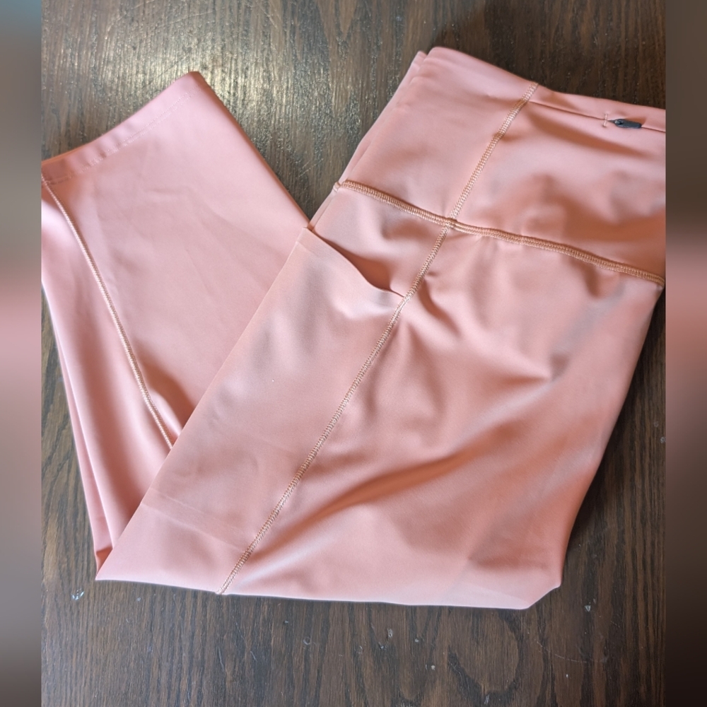 Calia Apricot Aura High-Rise Leggings Capri Length Size Large